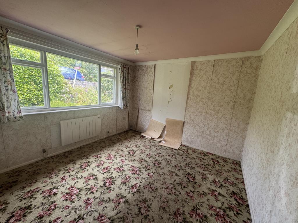 Lot: 17 - DETACHED BUNGALOW FOR IMPROVEMENT - Bedroom one